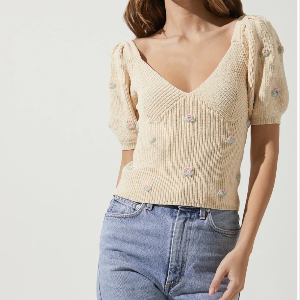 ASTR BRIA FLORAL EMBROIDERED SWEATER Size XS